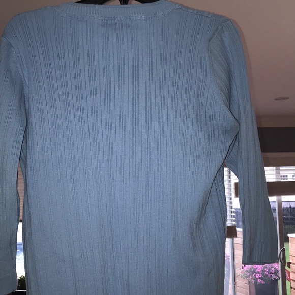 Tradition V neck top size medium - Picture 4 of 5